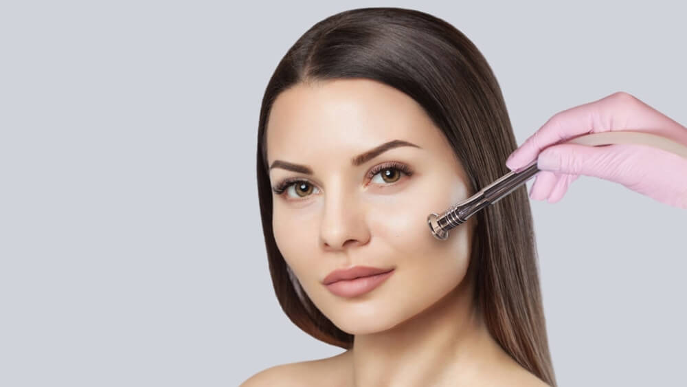 Cosmetologist makes the procedure microdermabrasion of the facial skin