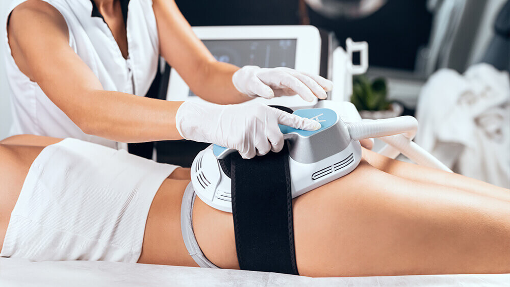 Woman receiving Emsculpt Neo treatment