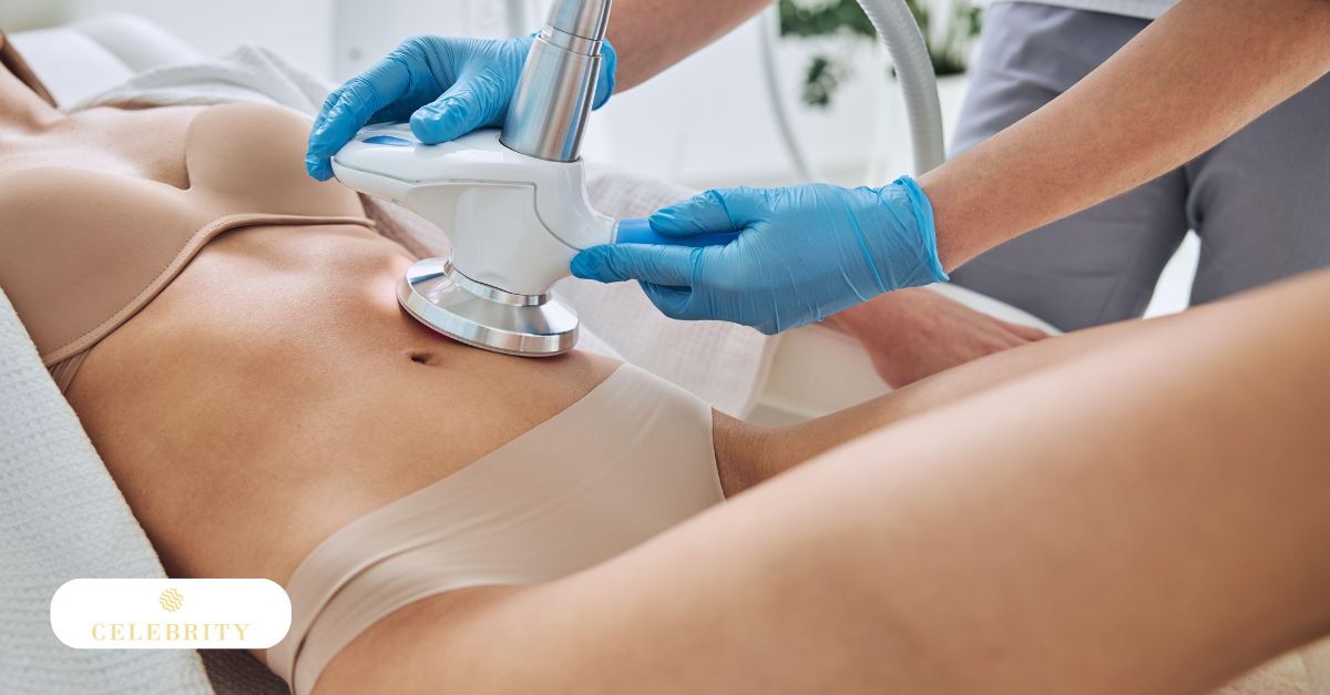 A close-up of a specialist in blue gloves using a medical device on a patient's abdomen, illustrating how body sculpting works.